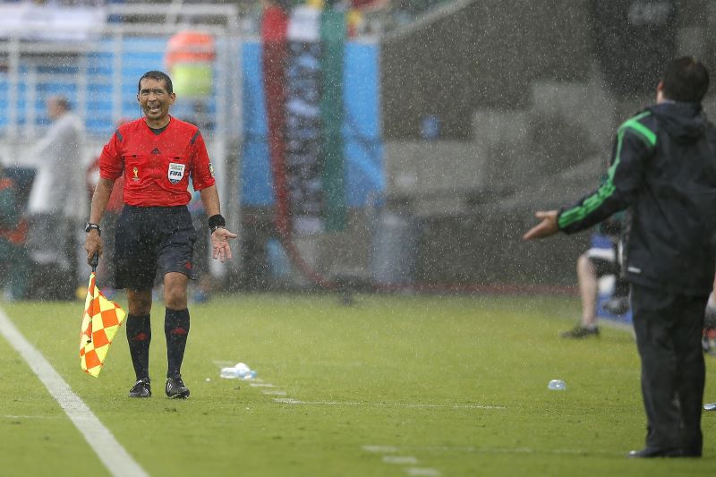 Trọng tài Humberto Clavijo đã bị FIFA treo còi trong suốt kỳ World Cup 2014 Trọng tài Humberto Clavijo đã bị FIFA treo còi trong suốt kỳ World Cup 2014