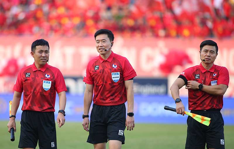 Các thách thức và áp lực đối với trọng tài V League Các thách thức và áp lực đối với trọng tài V League
